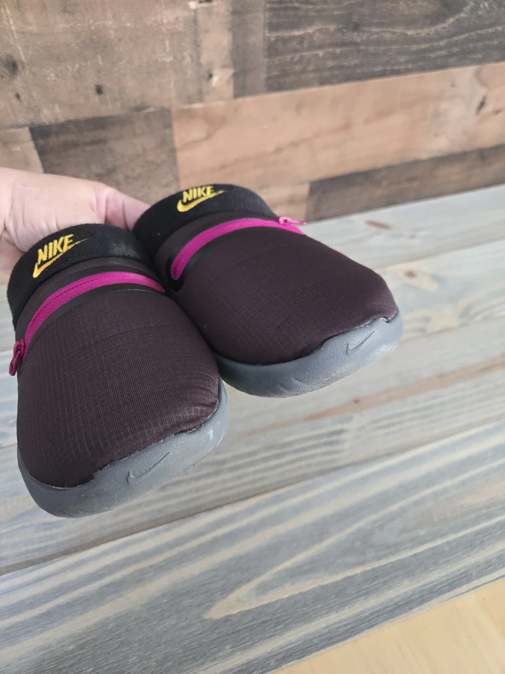 Nike Burrow Slipper Sneakers #DJ3130-201 Purple/Black Men’s Sz 7 Women Sz 8.5 UE
